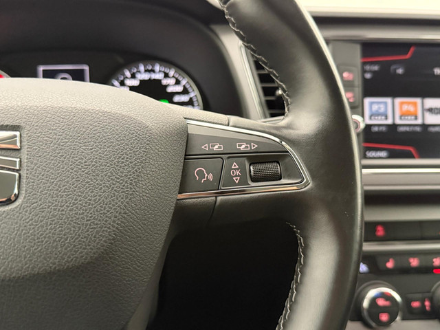Seat Leon ST 1.4 EcoTSI Xcellence Automaat | Adaptive Cruise Control | Parkeersensoren | Stoelverwarming | Trekhaak
