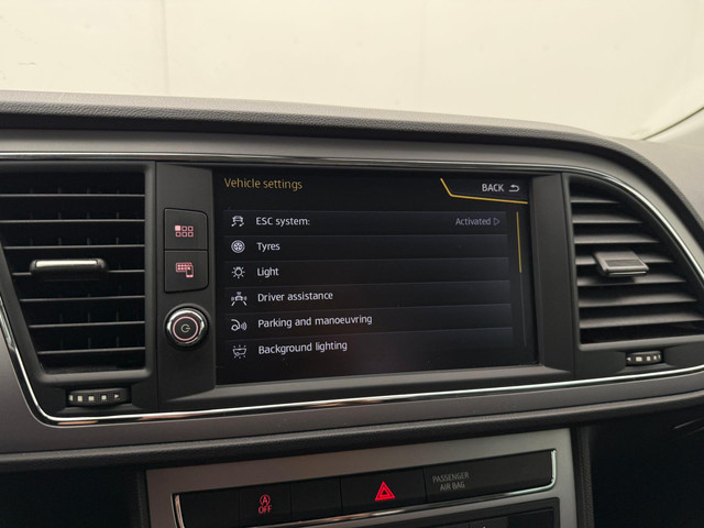 Seat Leon ST 1.4 EcoTSI Xcellence Automaat | Adaptive Cruise Control | Parkeersensoren | Stoelverwarming | Trekhaak