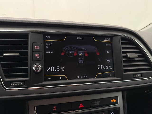 Seat Leon ST 1.4 EcoTSI Xcellence Automaat | Adaptive Cruise Control | Parkeersensoren | Stoelverwarming | Trekhaak