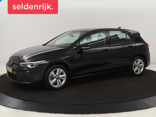 volkswagen-golf-1.5-etsi-life---stoelverwarming---carplay---massage---adaptive-cruise---navigatie---sfeerverlichting---parkeerhulp---full-led---