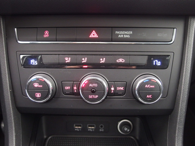 Seat Ateca 1.0 EcoTSI Style TREKHAAK   CAMERA   CARPLAY   NAVI   CLIMA   PDC   BLUETOOTH   CRUISE   NL-AUTO