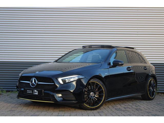 mercedes-benz-a-klasse-250-amg--edition-one---panoramadak---sfeerverlichting---night-pakket---stoelverwarming--dode-hoek-assistent