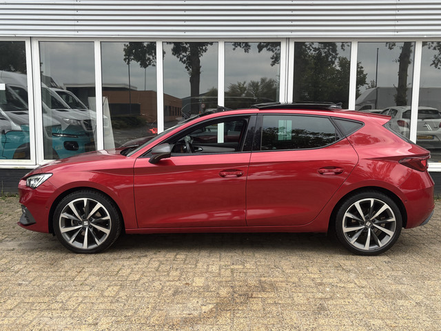 Seat Leon 1.5 eTSI FR Launch Edition | Pano | Stuur Verwarming | Stoel Verwarming | Parkeer Camera