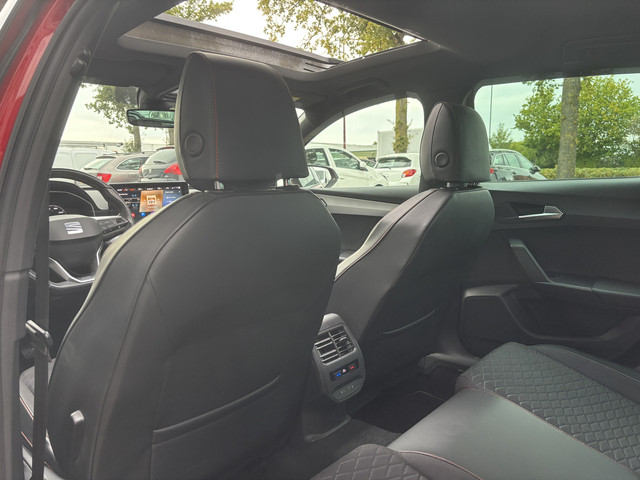 Seat Leon 1.5 eTSI FR Launch Edition | Pano | Stuur Verwarming | Stoel Verwarming | Parkeer Camera