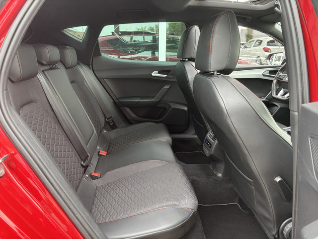 Seat Leon 1.5 eTSI FR Launch Edition | Pano | Stuur Verwarming | Stoel Verwarming | Parkeer Camera