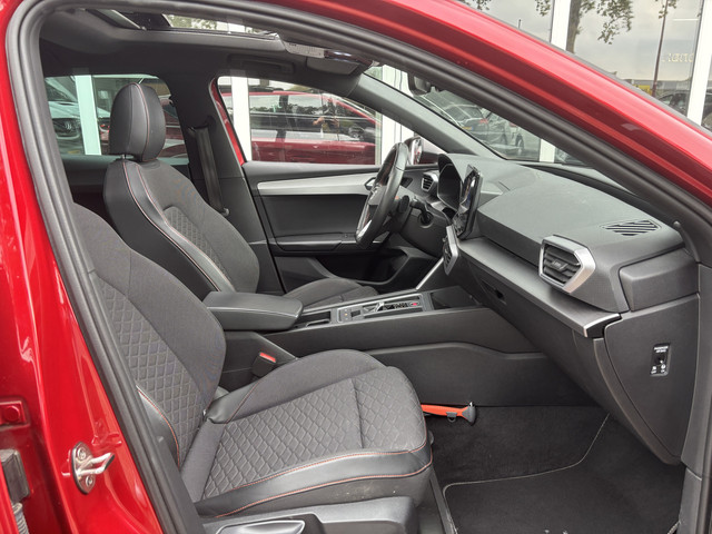 Seat Leon 1.5 eTSI FR Launch Edition | Pano | Stuur Verwarming | Stoel Verwarming | Parkeer Camera