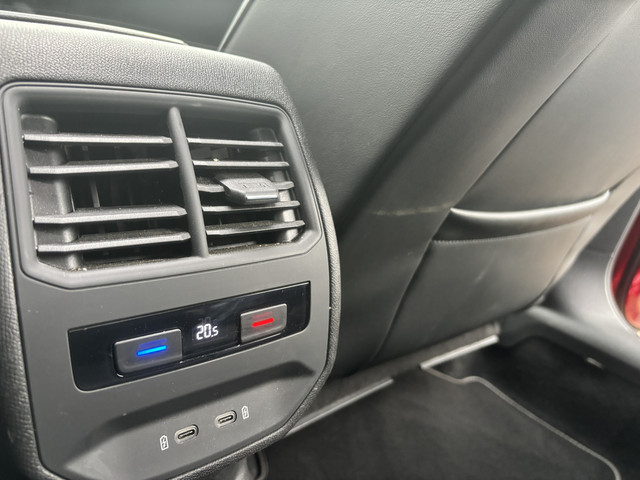 Seat Leon 1.5 eTSI FR Launch Edition | Pano | Stuur Verwarming | Stoel Verwarming | Parkeer Camera