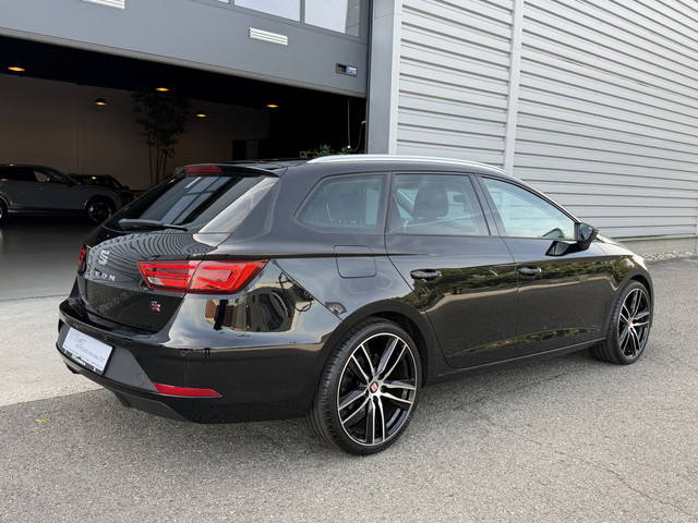 Seat Leon ST 1.4 TSI FR ACC|Carplay|Camera|DCC Zwart