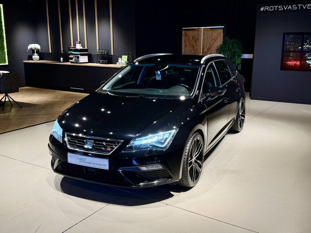 Seat Leon ST 1.4 TSI FR ACC|Carplay|Camera|DCC Zwart