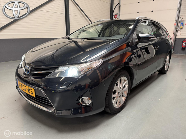 toyota-auris-touring-sports-1.8-hybrid-lease-