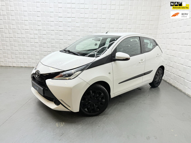 toyota-aygo-1.0-vvt-i-x-play-automaat-5-drs-airco-camera