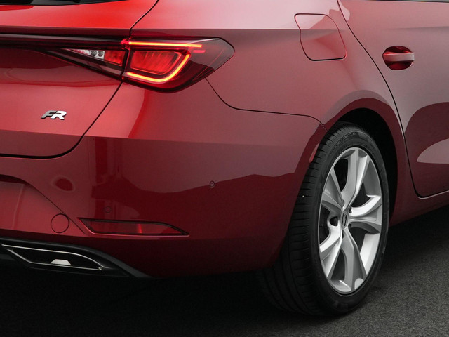 Seat Leon Sportstourer 1.0 eTSI 110 pk DSG FR Business | Panoramadak | Achteruitrijcamera | Navigatie | Adaptive Cruise