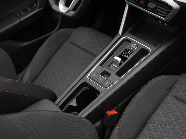 Seat Leon Sportstourer 1.0 eTSI 110 pk DSG FR Business | Panoramadak | Achteruitrijcamera | Navigatie | Adaptive Cruise