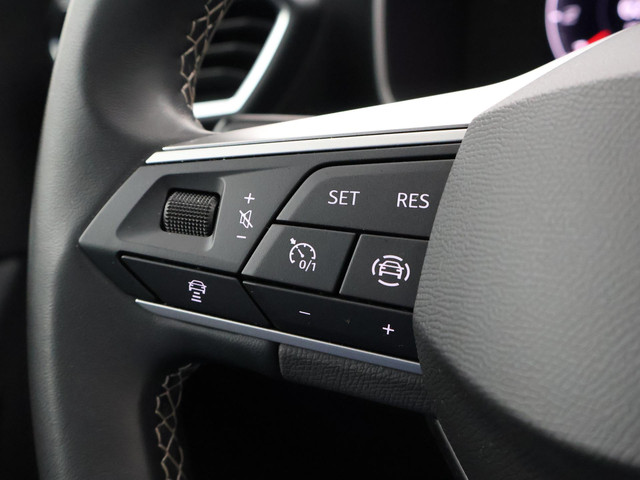 Seat Leon 1.0 TSI STYLE INTENSE + WEGKL. TREKHAAK | VIRTUAL COCKPIT | CAMERA | STOELVERW. | NAVIGATIE | CARPLAY