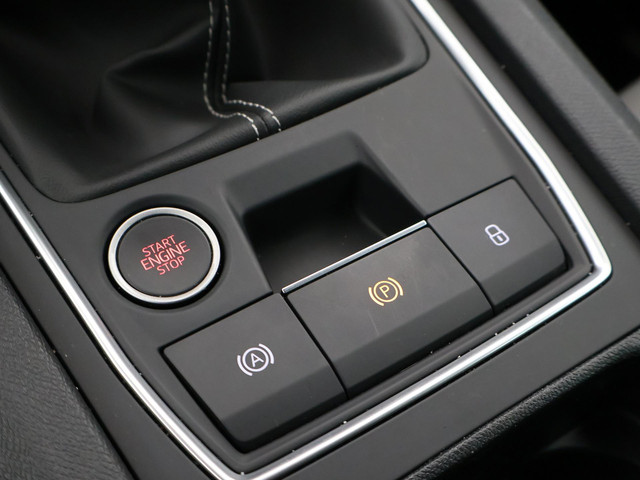 Seat Leon 1.0 TSI STYLE INTENSE + WEGKL. TREKHAAK | VIRTUAL COCKPIT | CAMERA | STOELVERW. | NAVIGATIE | CARPLAY