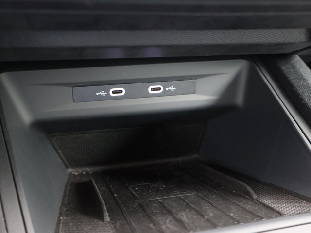 Seat Leon 1.0 TSI STYLE INTENSE + WEGKL. TREKHAAK | VIRTUAL COCKPIT | CAMERA | STOELVERW. | NAVIGATIE | CARPLAY