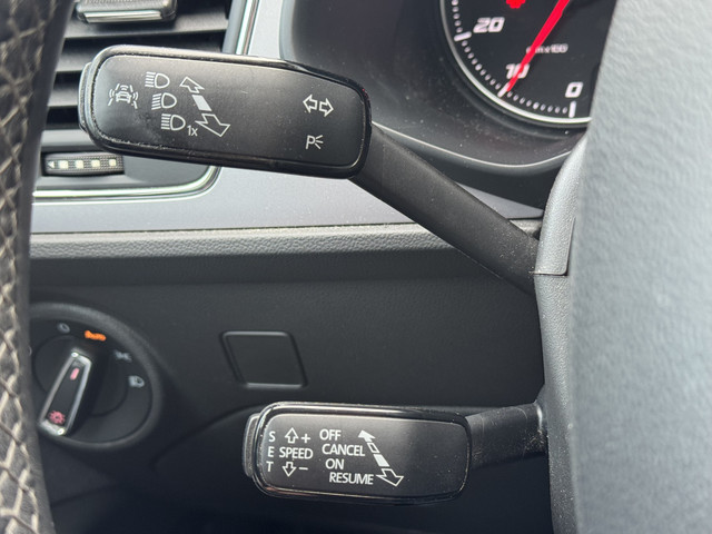 Seat Leon 1.0 EcoTSI Style Business Intense | Trekhaak | Apple CarPlay | Keyless | Climate