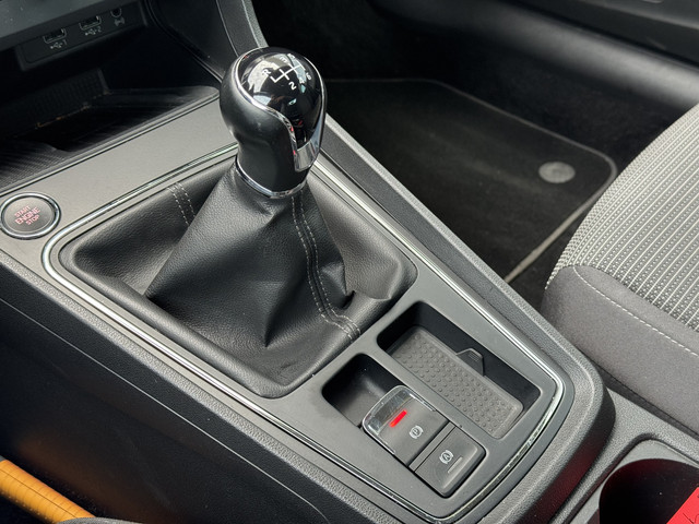 Seat Leon 1.0 EcoTSI Style Business Intense | Trekhaak | Apple CarPlay | Keyless | Climate