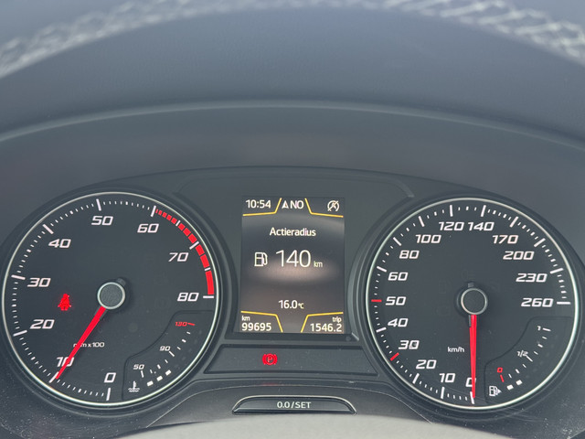Seat Leon 1.0 EcoTSI Style Business Intense | Trekhaak | Apple CarPlay | Keyless | Climate