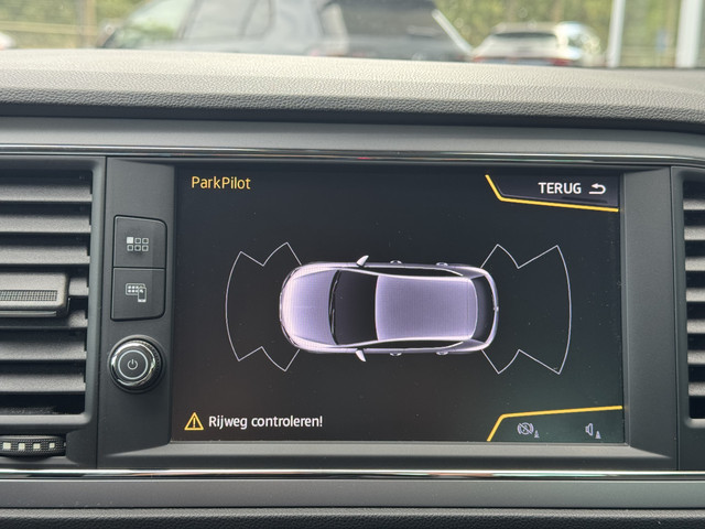 Seat Leon 1.0 EcoTSI Style Business Intense | Trekhaak | Apple CarPlay | Keyless | Climate