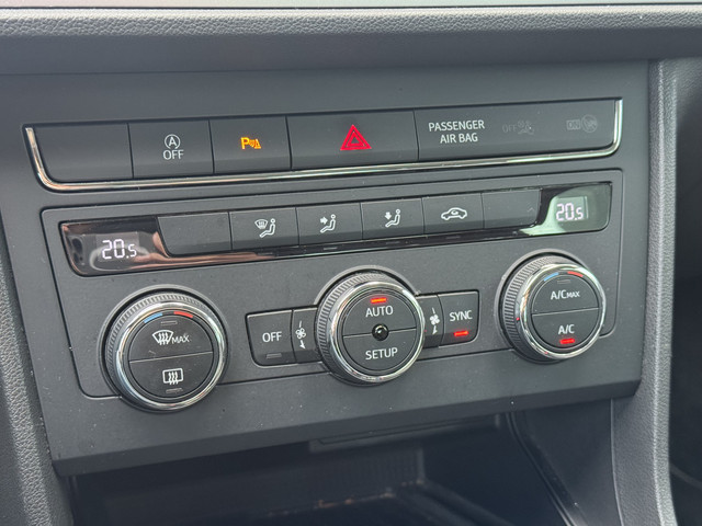 Seat Leon 1.0 EcoTSI Style Business Intense | Trekhaak | Apple CarPlay | Keyless | Climate