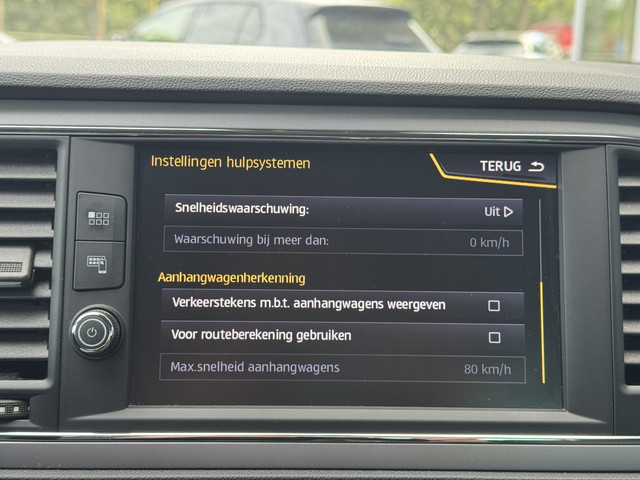Seat Leon 1.0 EcoTSI Style Business Intense | Trekhaak | Apple CarPlay | Keyless | Climate