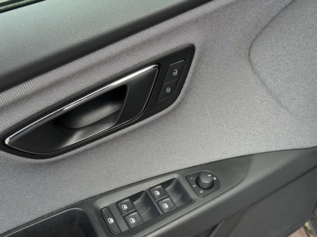 Seat Leon 1.0 EcoTSI Style Business Intense | Trekhaak | Apple CarPlay | Keyless | Climate
