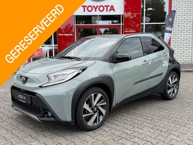 toyota-aygo-x-s-cvt-premium-automaat-stoelverw-park-sensoren-keyless-navi-apple-android