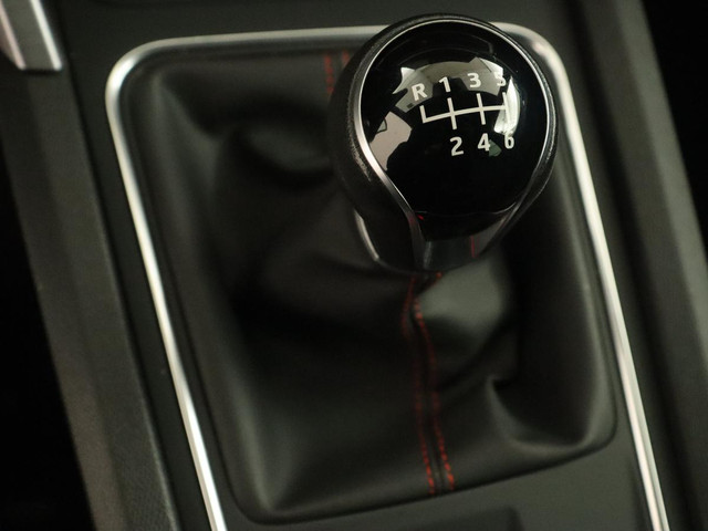 Seat Leon 1.0 TSI FR Intens | Stoel & stuurverwarming | Carplay | Camera | Adaptive cruise | Navigatie | Park Assist | Digital Cockpit | K