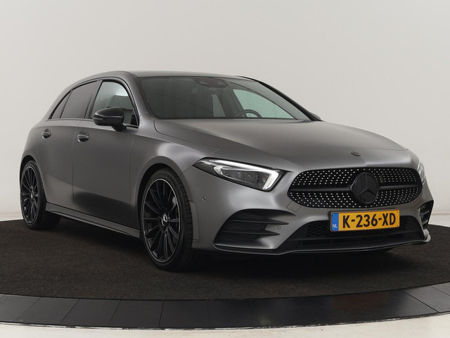 mercedes-benz-a-klasse-180-business-solution-amg---panoramadak---stoelverwarming---leder-alcantara---camera---navigatie---widescreen---designo-mountain