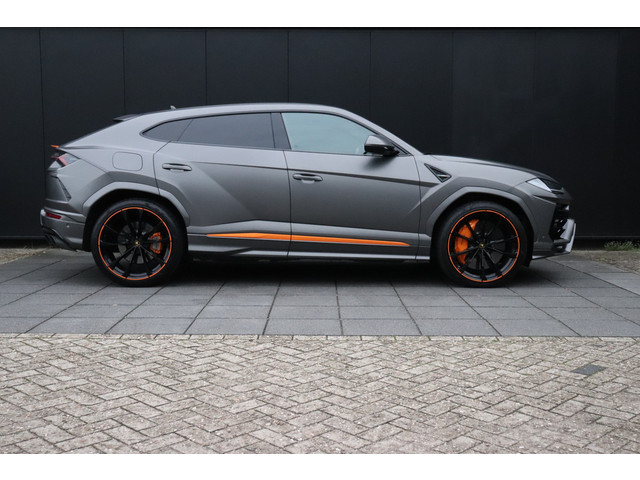 lamborghini-urus-4.0-v8-graphite-capsule---keramisch---pano---entertainment---bo---softclose---full-options