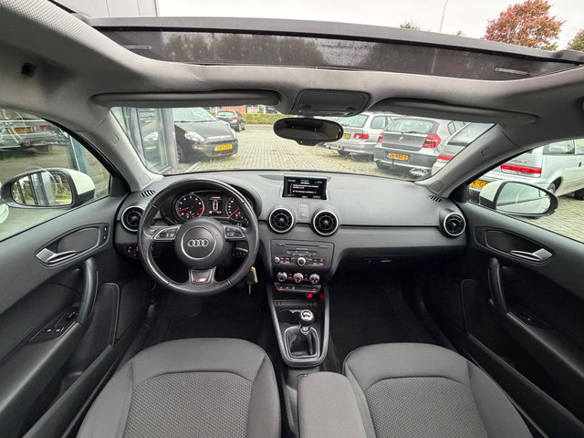 Audi A1 1.2 TFSI Attraction 48 DKM Panorama Navi Stoelvw PDC