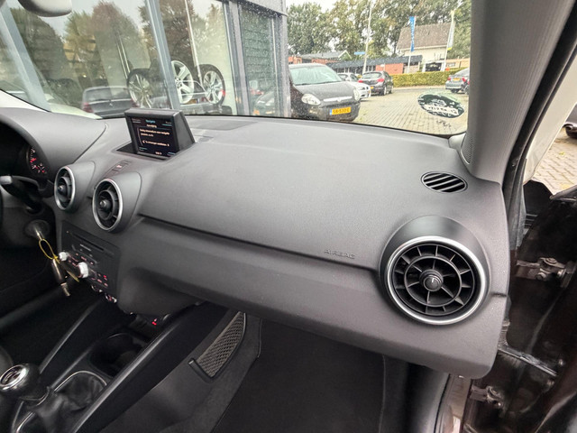Audi A1 1.2 TFSI Attraction 48 DKM Panorama Navi Stoelvw PDC