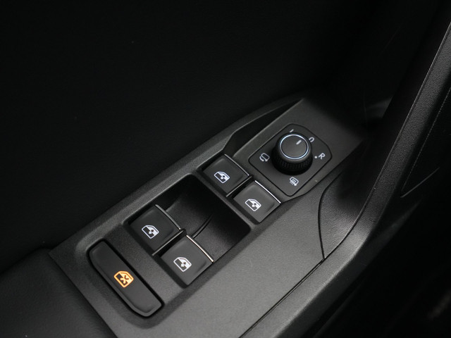 Seat Leon Sportstourer 1.5 TSI FR Launch Edition Navigatie Sideassist Stoelverwarming Parkassist Carplay 245