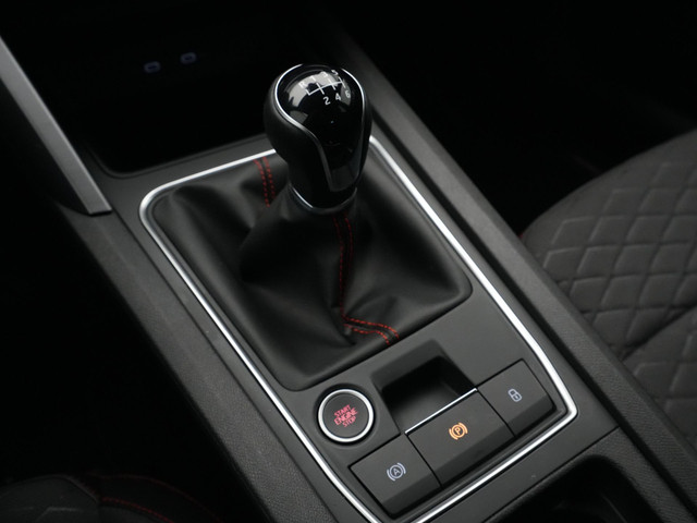Seat Leon Sportstourer 1.5 TSI FR Launch Edition Navigatie Sideassist Stoelverwarming Parkassist Carplay 245