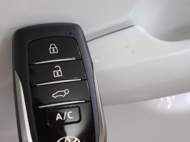 Toyota RAV4 2.5 Plug-in Hybrid AWD Style, Schuifdak, JBL audio ,Apple carplay, Android auto.