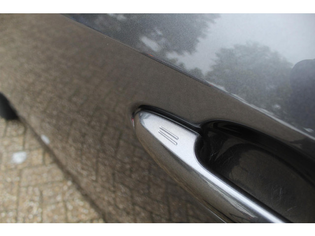 Toyota RAV4 2.5 Hybrid STYLE BI-TONE LAK EL-A.KLEP LED KEYLESS STUUR VOORRUIT&STOELVERW. EL-STOEL DRAADLOOS TEL.LADER APPLE ANDROID PRIVACY