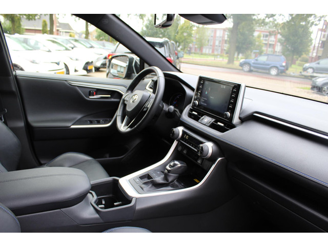 Toyota RAV4 2.5 Hybrid STYLE BI-TONE LAK EL-A.KLEP LED KEYLESS STUUR VOORRUIT&STOELVERW. EL-STOEL DRAADLOOS TEL.LADER APPLE ANDROID PRIVACY