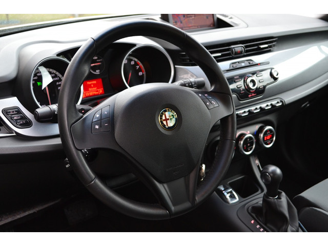 alfa-romeo-giulietta-1.4-t-distinctive-170-pk-clima-cruise-led