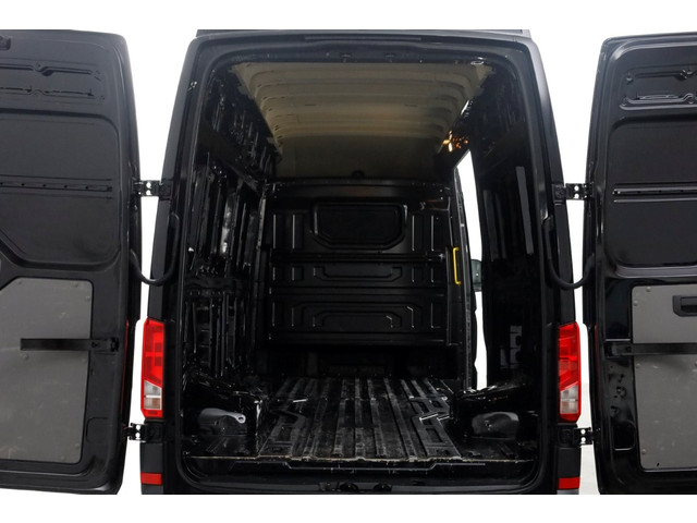 Volkswagen Crafter 50 2.0 TDI 177pk L4H4 (L3H3) Airco Navi Camera Trekhaak 3500kg 04-2021