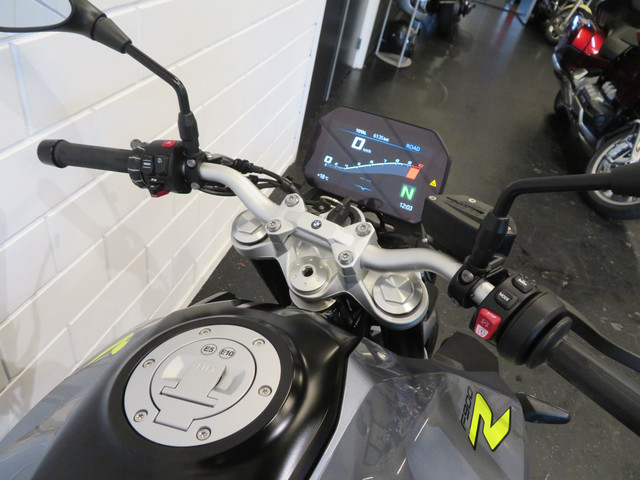 BMW F 900 R NIEUWSTAAT!