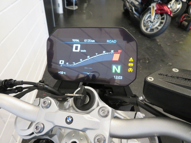 BMW F 900 R NIEUWSTAAT!