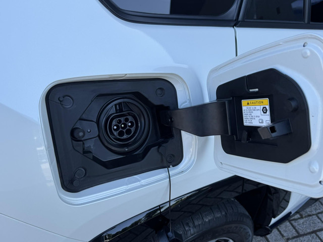 Toyota RAV4 2.5 Plug in Hybride AWD Bi-Tone Plus 306pk Panoramadak   360 Camera   JBL   HU Display