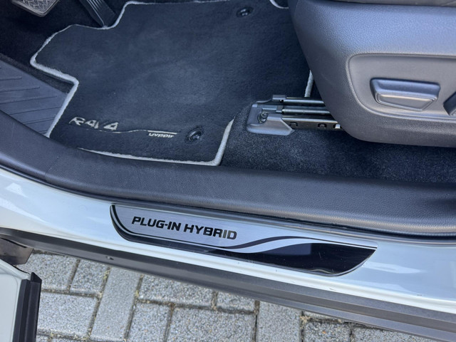 Toyota RAV4 2.5 Plug in Hybride AWD Bi-Tone Plus 306pk Panoramadak   360 Camera   JBL   HU Display