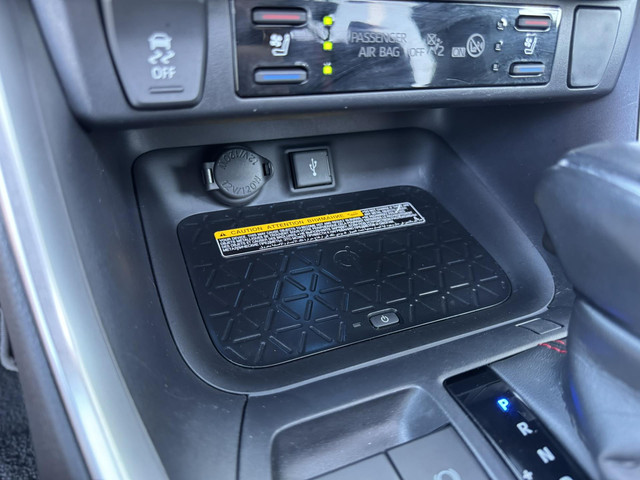 Toyota RAV4 2.5 Plug in Hybride AWD Bi-Tone Plus 306pk Panoramadak   360 Camera   JBL   HU Display