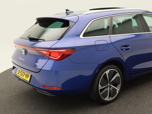 Seat Leon Sportstourer 1.4 TSi eHybrid 205 Pk PHEV FR | Panoramadak | Adaptive Cruise | Stoel Verwarming | Carplay | Navigatiesysteem | Ca