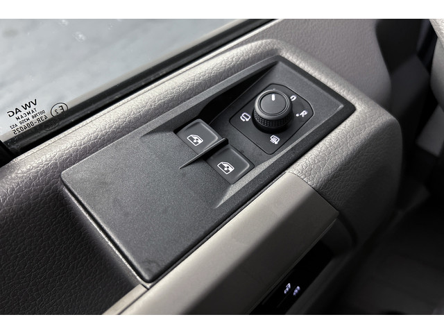 Volkswagen Crafter 2.0 TDI 177PK L3H2 Facelift | Camera | Apple Carplay | BPM vrij!! | Digitaal display | Parkeersensoren | Nieuw model