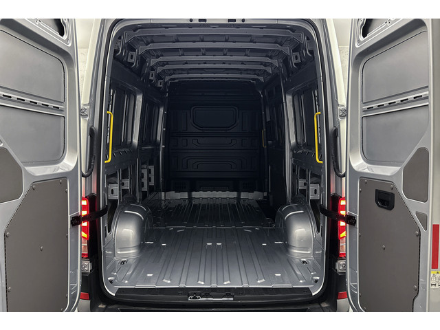 Volkswagen Crafter 2.0 TDI 177PK L3H2 Facelift | Camera | Apple Carplay | BPM vrij!! | Digitaal display | Parkeersensoren | Nieuw model