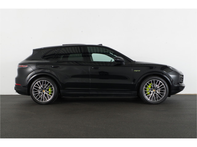 porsche-cayenne-3.0-e-hybrid-platinum-edition--463pk-pano.-chrono-sport-rs-spyder-21inch-active-suspension
