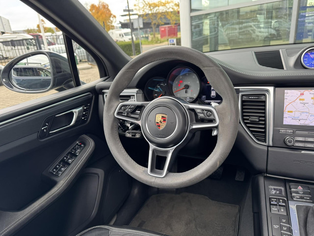 porsche-macan-3.0-gts-361pk-sportchrono-luchtvering---elektr-trekhaak---panoramadak